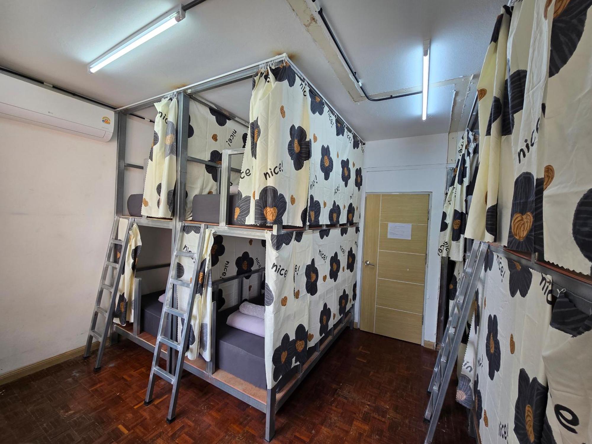 Panda Lodge Home Stay Бангкок Экстерьер фото