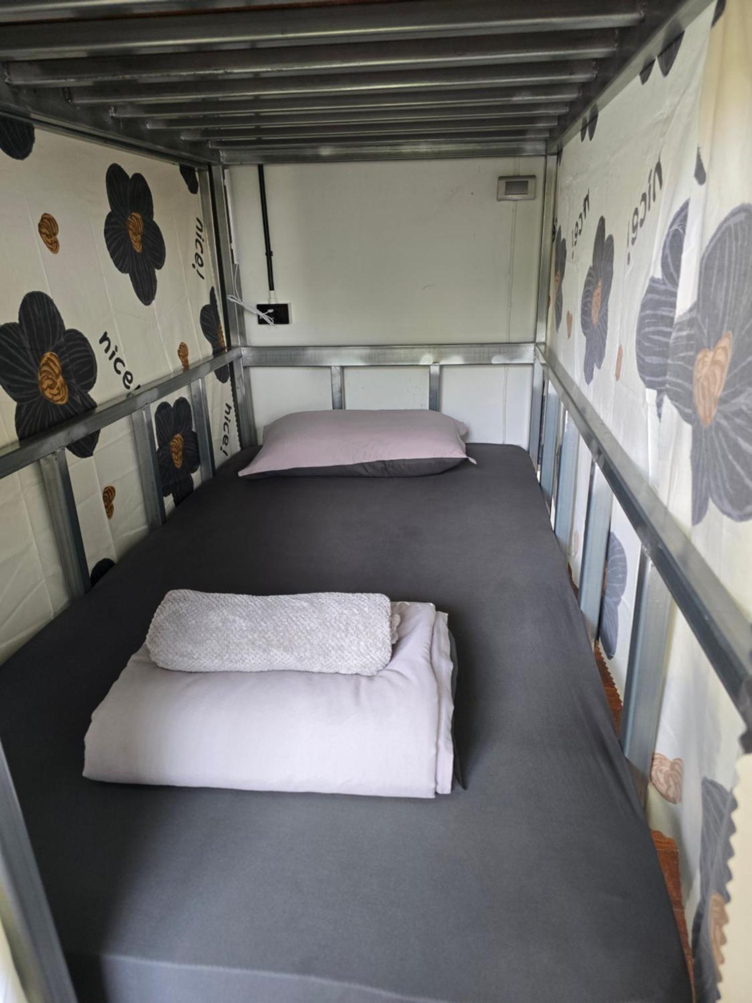 Panda Lodge Home Stay Бангкок Экстерьер фото