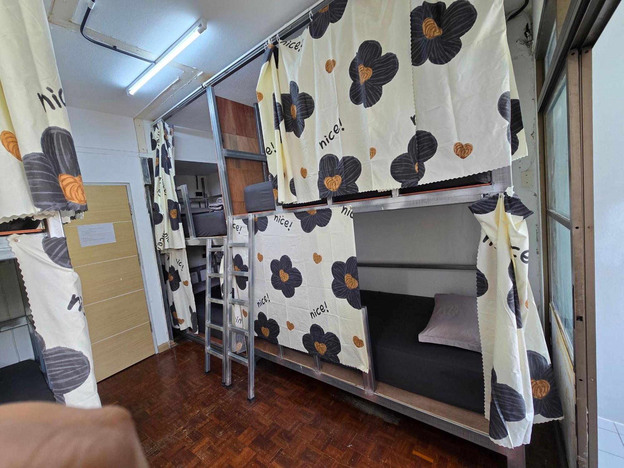 Panda Lodge Home Stay Бангкок Экстерьер фото