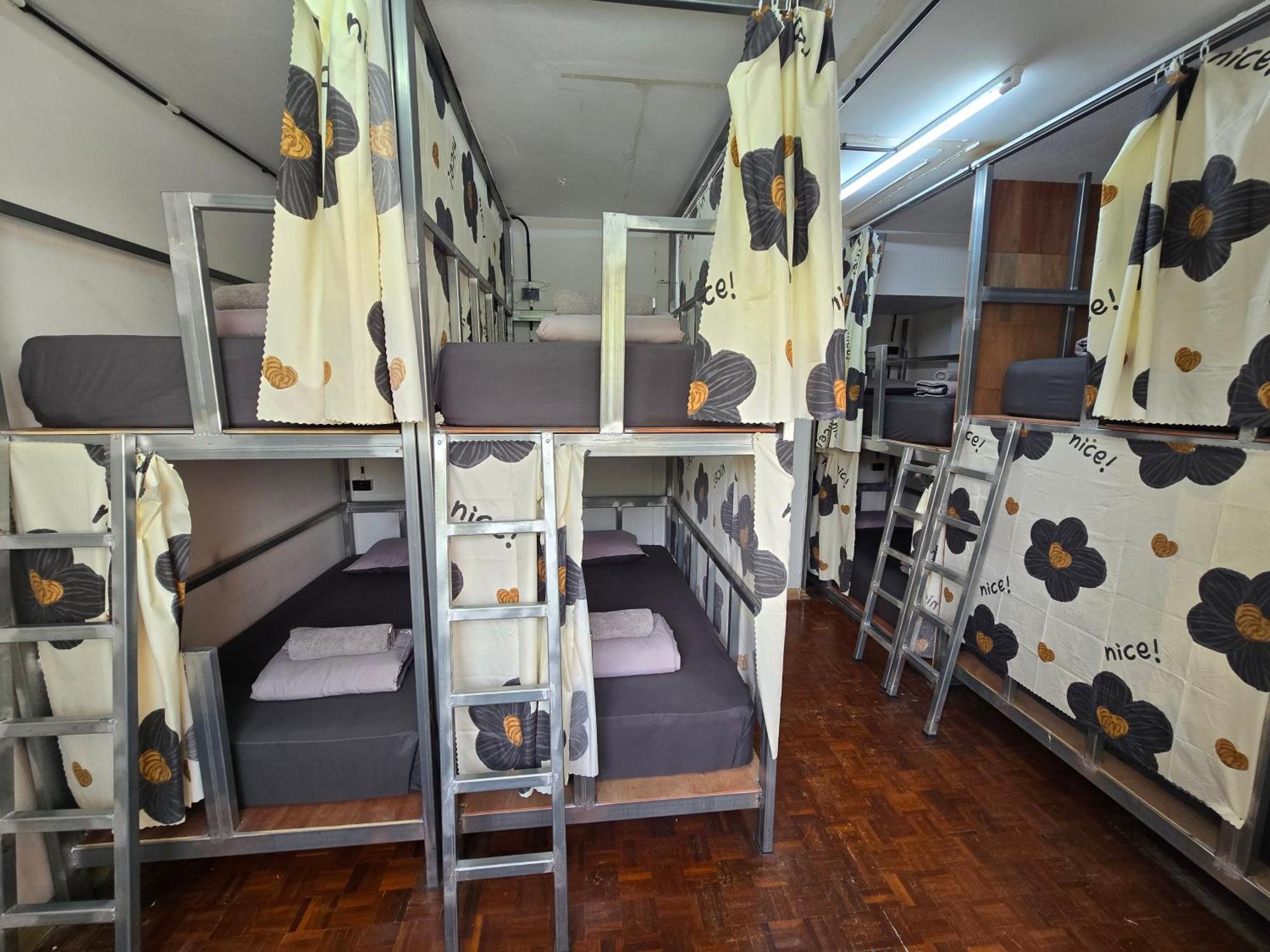 Panda Lodge Home Stay Бангкок Экстерьер фото