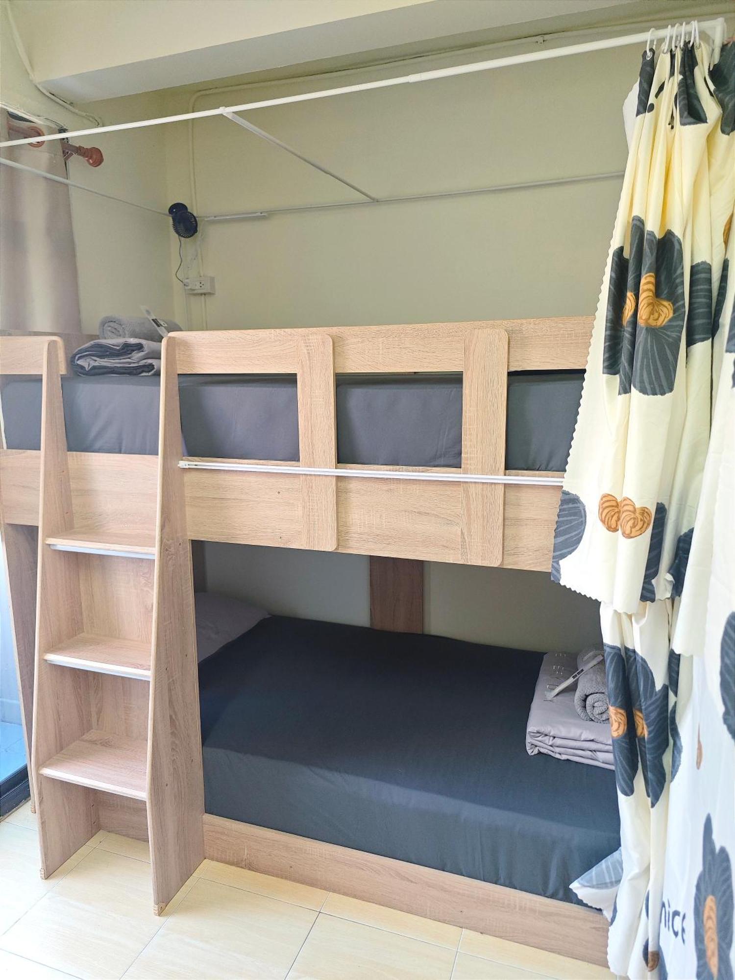 Panda Lodge Home Stay Бангкок Экстерьер фото