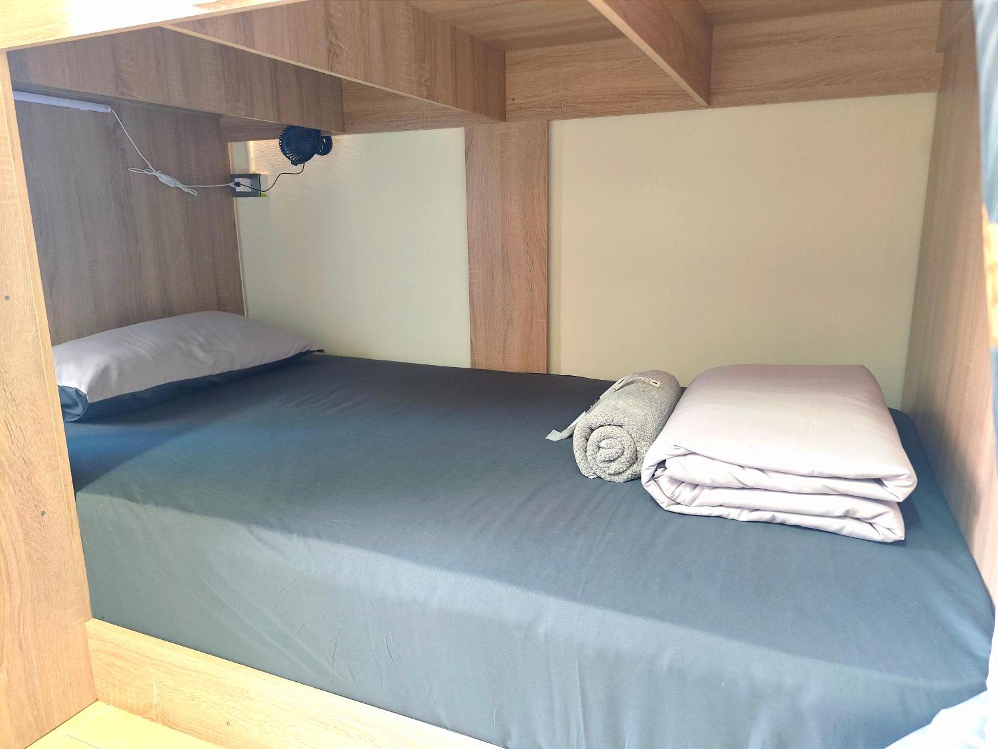 Panda Lodge Home Stay Бангкок Экстерьер фото