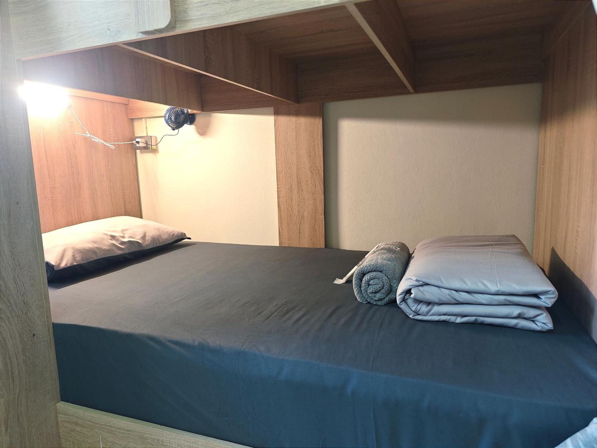 Panda Lodge Home Stay Бангкок Экстерьер фото