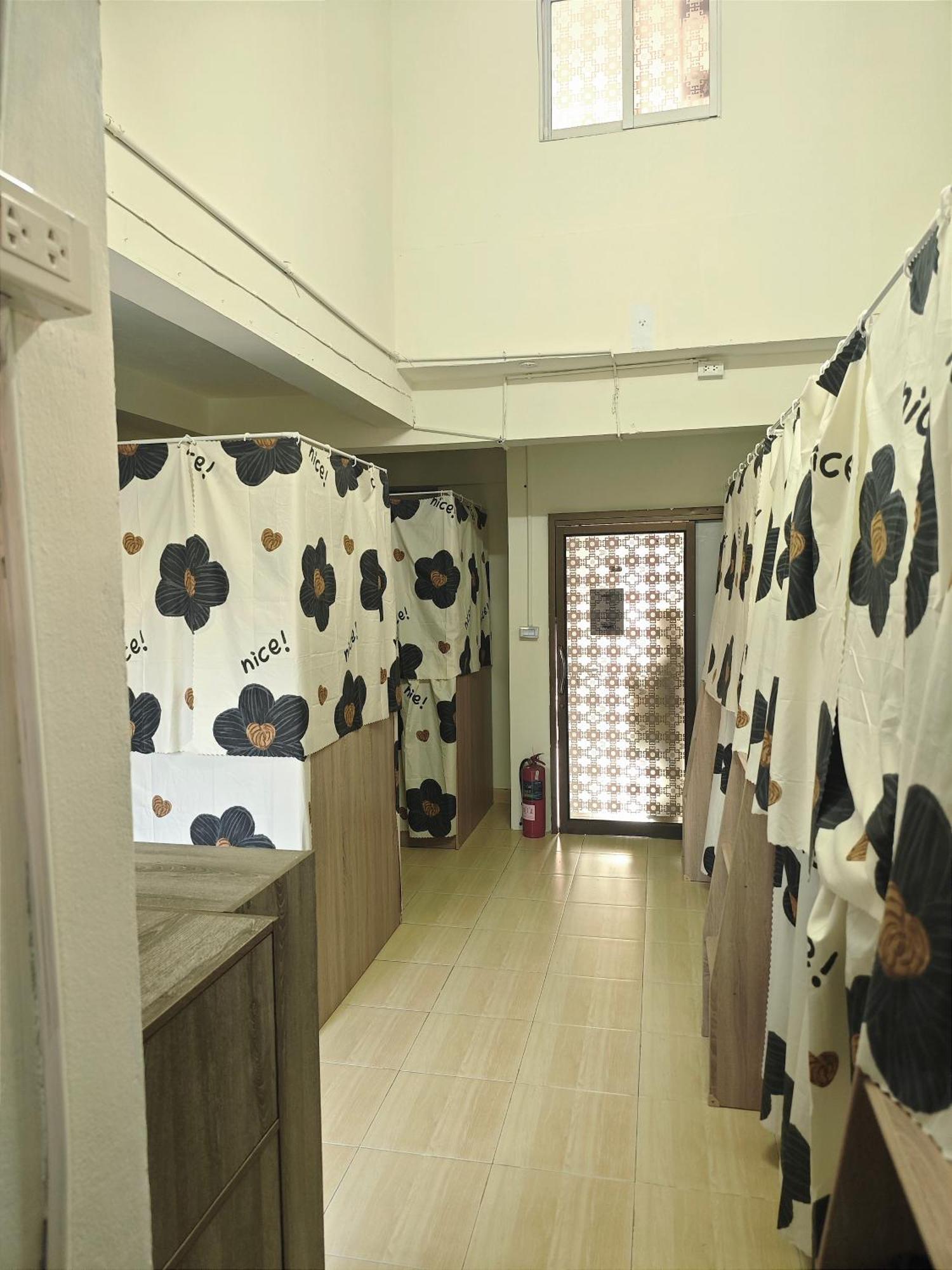 Panda Lodge Home Stay Бангкок Экстерьер фото